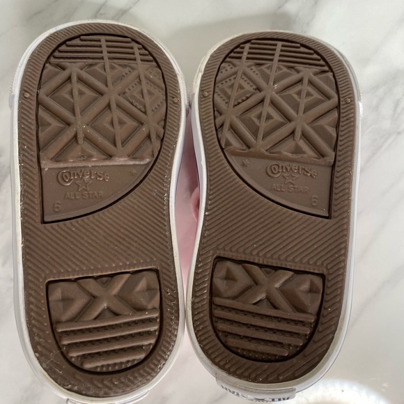 Girls pink Converse - Picture 4 of 5